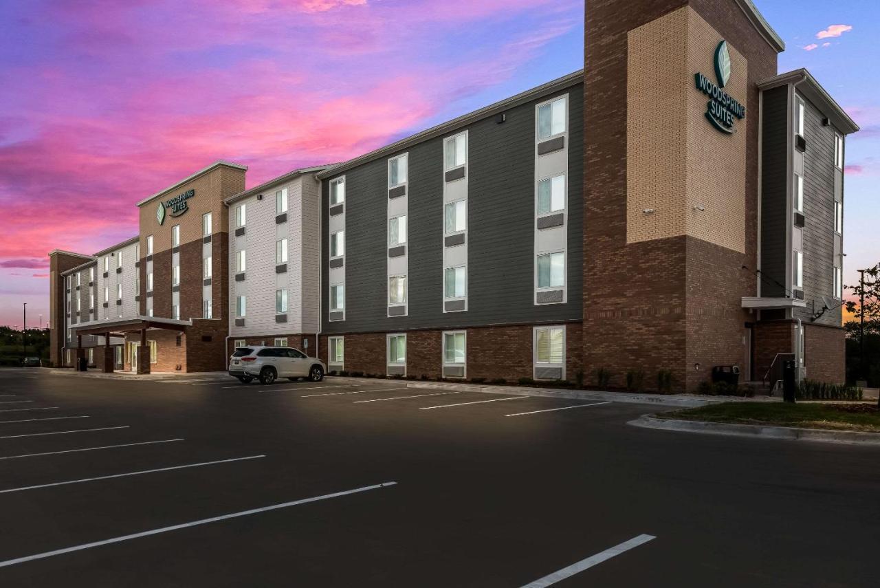 Woodspring Suites Milwaukee - Menomonee Falls Εξωτερικό φωτογραφία