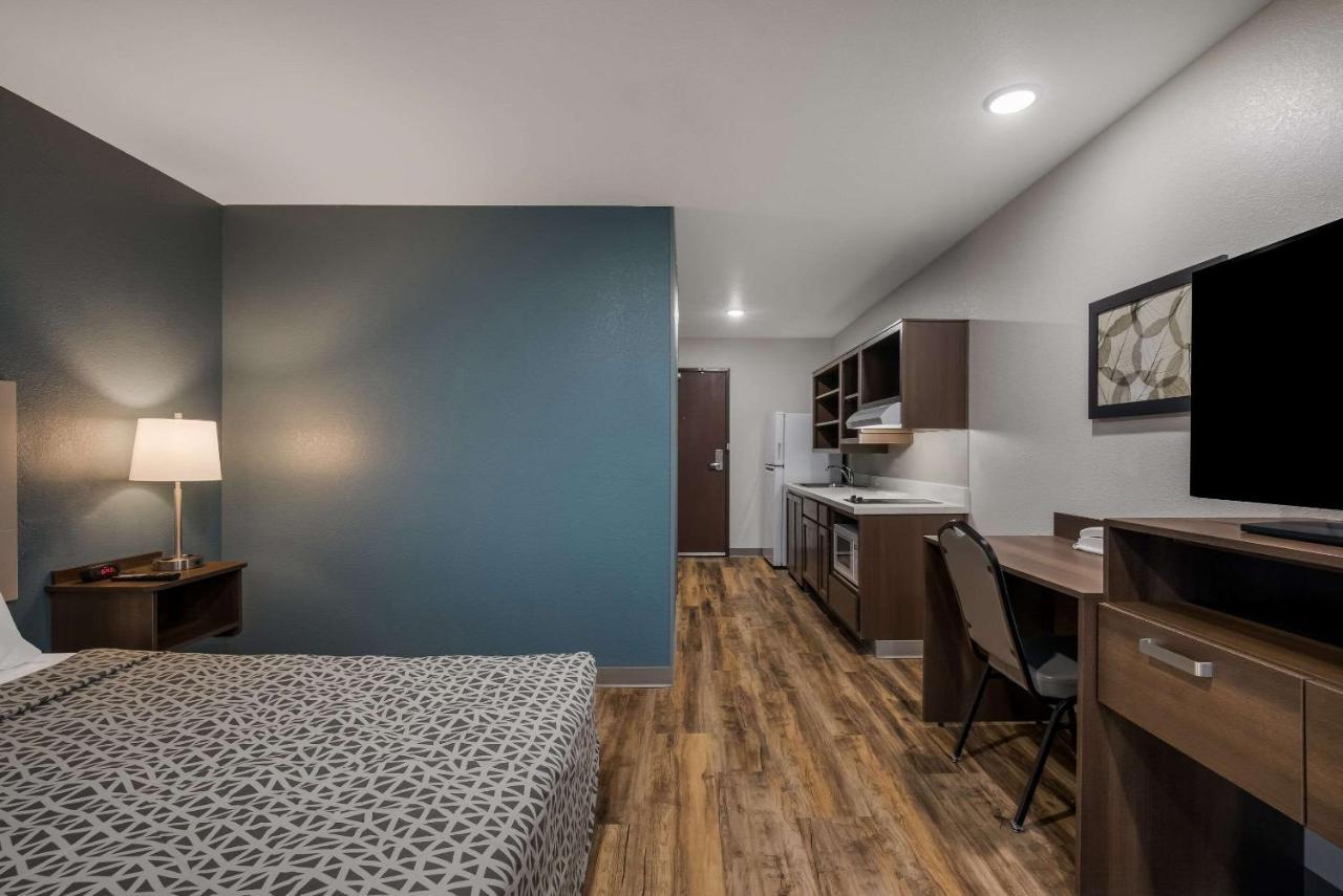 Woodspring Suites Milwaukee - Menomonee Falls Εξωτερικό φωτογραφία