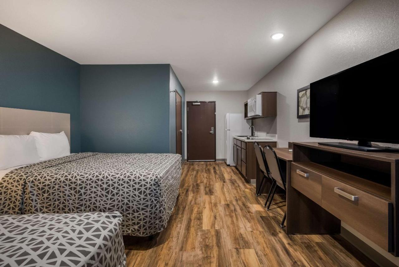 Woodspring Suites Milwaukee - Menomonee Falls Εξωτερικό φωτογραφία