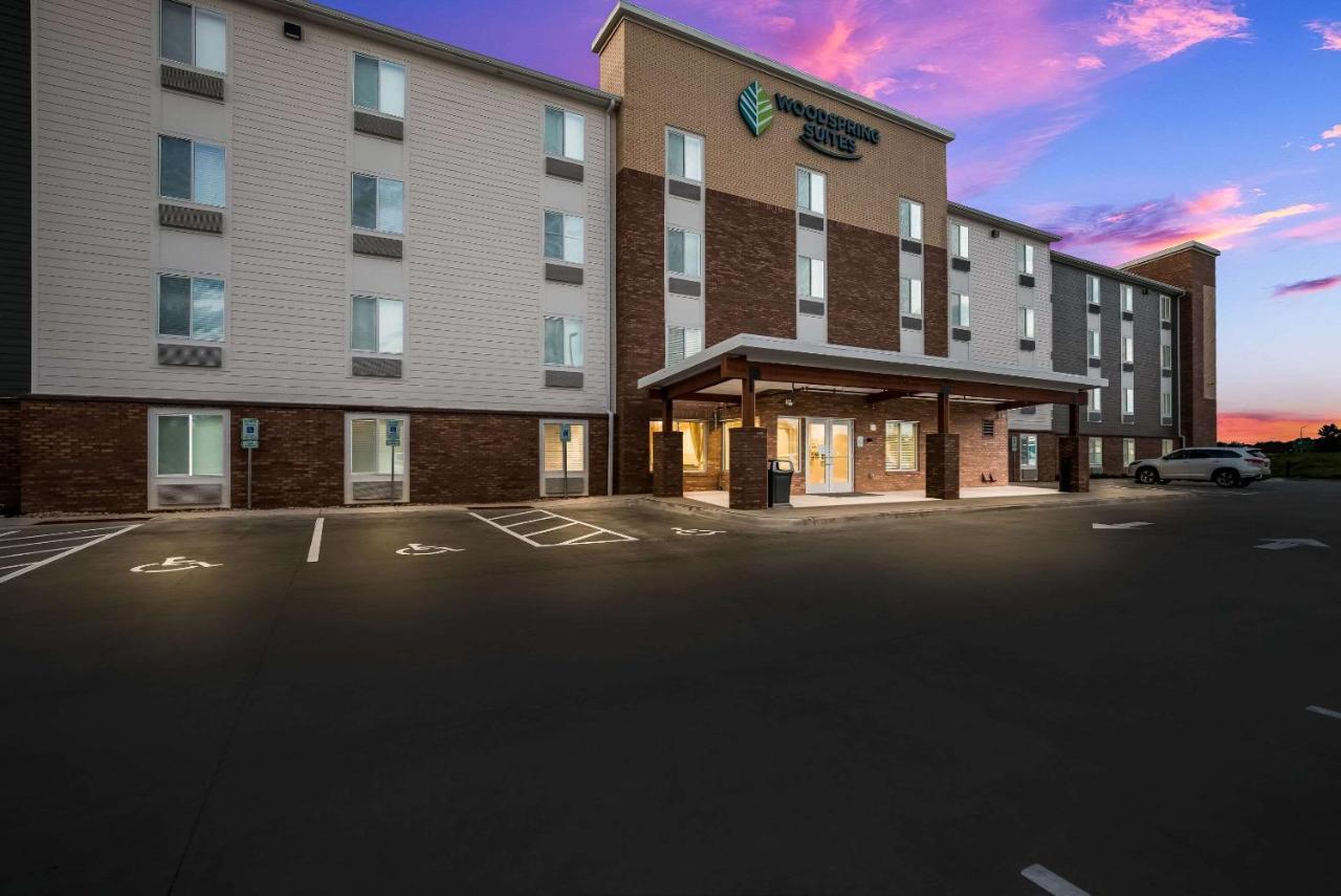 Woodspring Suites Milwaukee - Menomonee Falls Εξωτερικό φωτογραφία