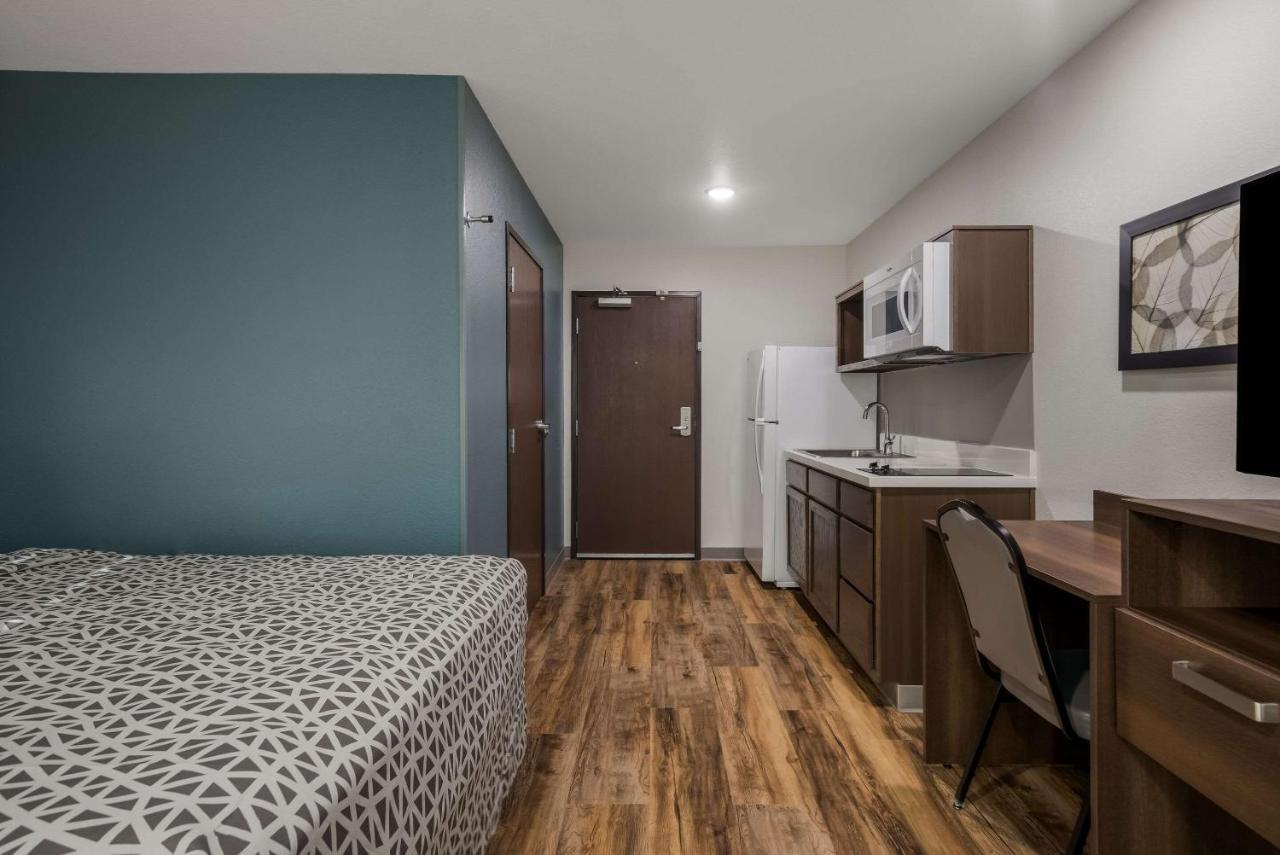 Woodspring Suites Milwaukee - Menomonee Falls Εξωτερικό φωτογραφία