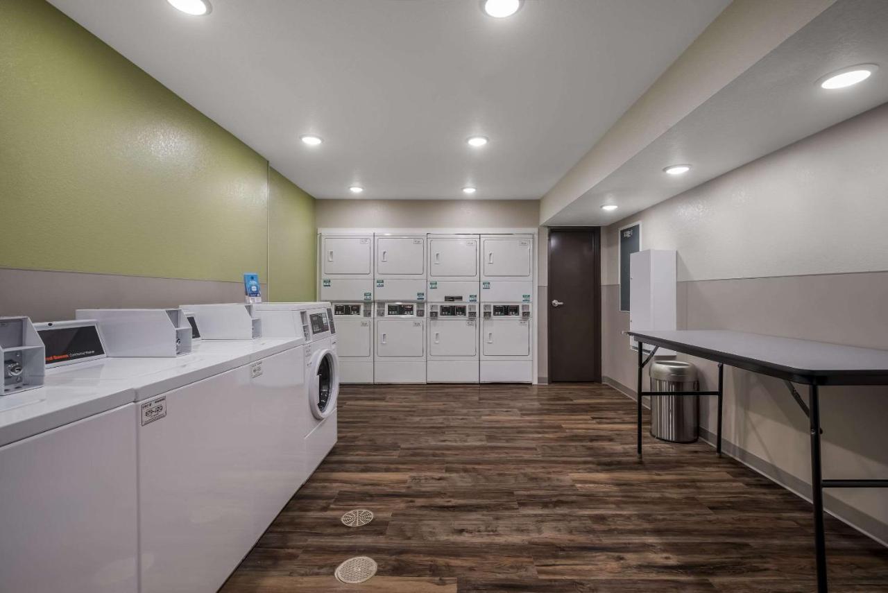 Woodspring Suites Milwaukee - Menomonee Falls Εξωτερικό φωτογραφία